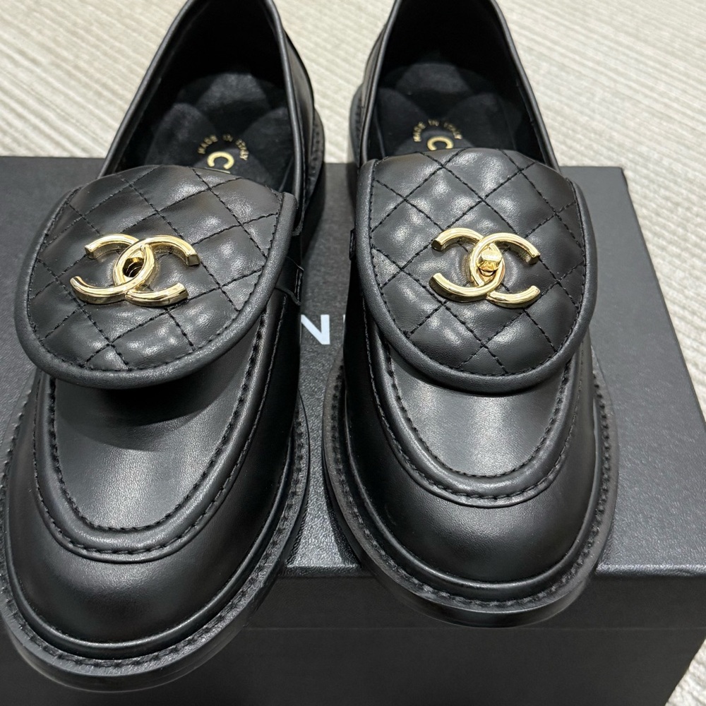Chanel Women's Black Loafers - Picture 5 of 6